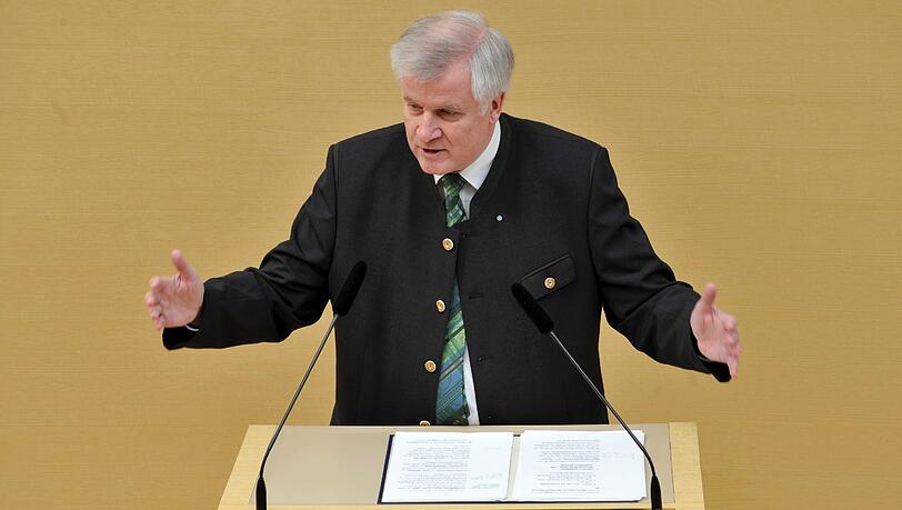 Ministerpräsident Horst Seehofer (CSU) hält an seinem Ziel fest, Bayern bis 2030 schuldenfrei zu machen. Ministerpräsident Horst Seehofer (CSU) hält an seinem Ziel fest, Bayern bis 2030 schuldenfrei zu machen.