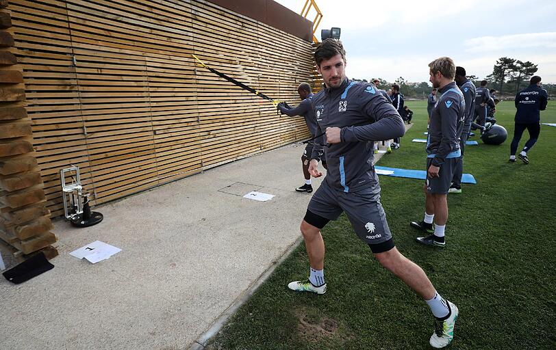 Schuften, stemmen, springen bis zu Erschöpfung. Die schweißtreibenden Trainingsbilder vom Dienstag zum Durchklicken.