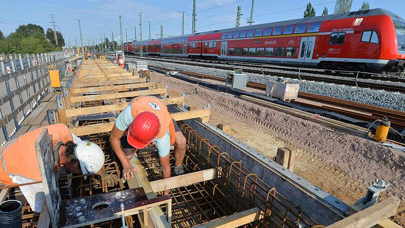 Die Bauoffensive der Deutschen Bahn bringt ihre Konkurrenten auf der Schiene ins Schwitzen.