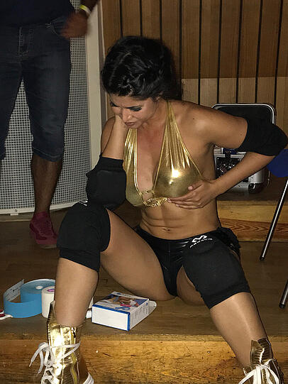 Frauen-Wrestling: Micaela Schäfer verletzte sich beim Kampf gegen Alpha Female
