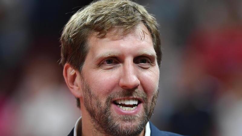 Dirk Nowitzki freut sich schon auf die Silhouetten auf dem Parkett. Dirk Nowitzki freut sich schon auf die Silhouetten auf dem Parkett.