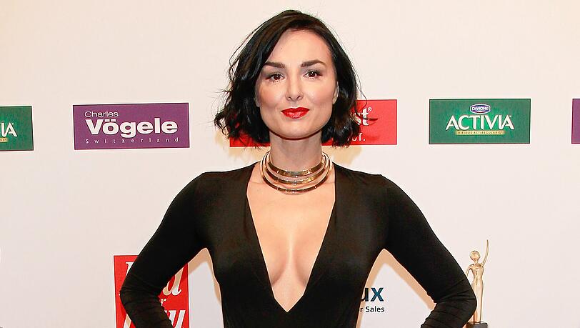 Mimi Fiedler setzt in den sozialen Medien auf mehr Natürlichkeit bei ihrem Look – doch nicht jedem Fan gefällt das.