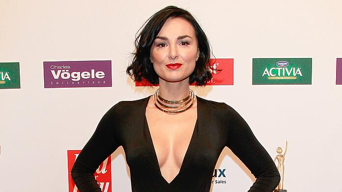 Mimi Fiedler setzt in den sozialen Medien auf mehr Natürlichkeit bei ihrem Look – doch nicht jedem Fan gefällt das.