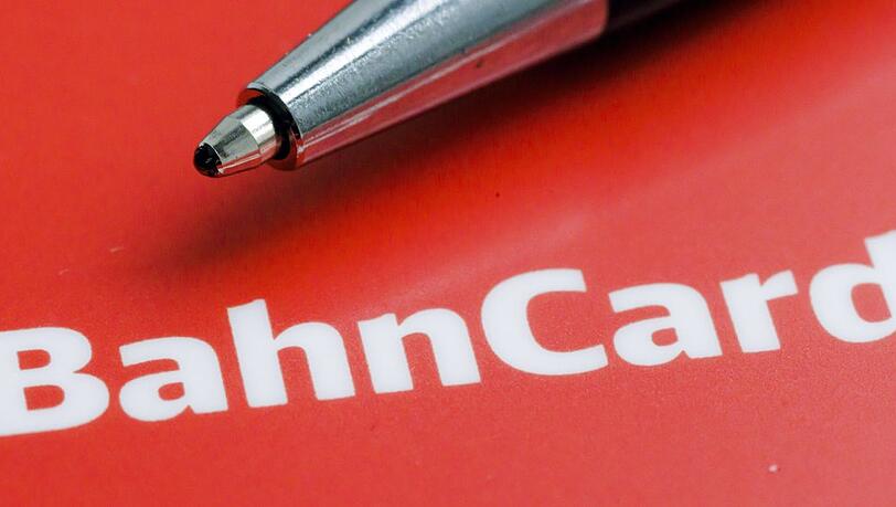 Die Deutsche Bahn bietet die Bahncard bald nur noch digital an.