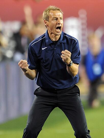 1:1 gegen Mexiko - Beim erstebn Spiel der US-Fußballnationalmannschaft mit Jürgen Klinsmann hüpfte der Coach am Spielfeldrand wie ein Flummi. Die Bilder.