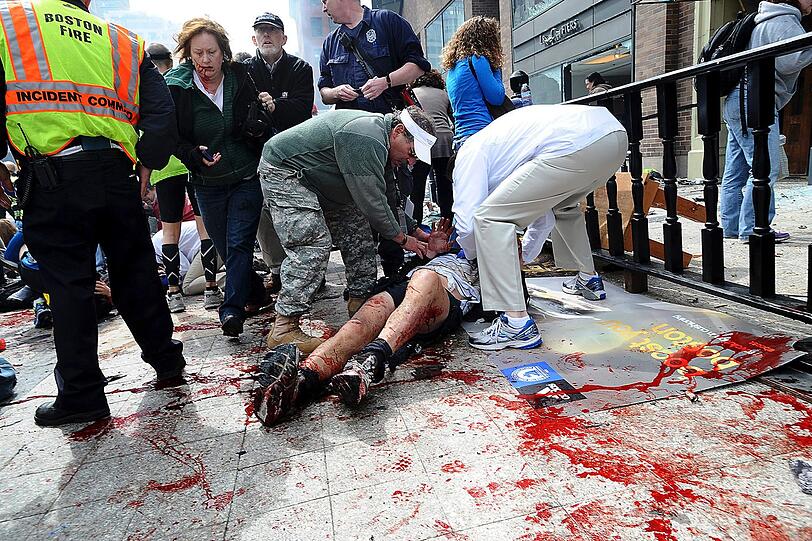 Drei Tote und mehr als 140 Verletzte - Bilder vom Bombenterror in Boston