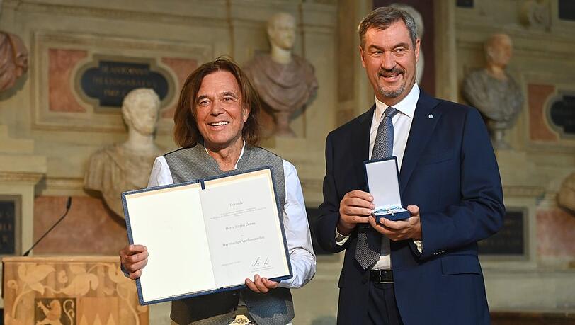Jürgen Drews bekam Bayerns höchste Auszeichnung von Ministerpräsident Markus Söder überreicht.