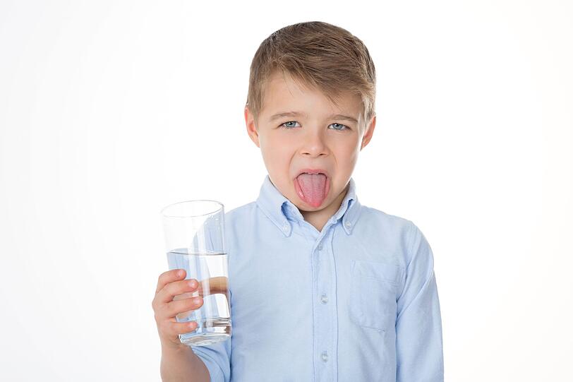 Doch wie können Menschen die empfohlene Tagesration an Wasser erreichen, wenn das flüssige Lebenselixier einfach nicht schmeckt? Hier kommen Tipps und Tricks, um dem lebenswichtigen Getränk mehr Geschmack zu verleihen und die Tagesration zu erreichen. Besonders lecker: "Infused Water" ... Doch wie können Menschen die empfohlene Tagesration an Wasser erreichen, wenn das flüssige Lebenselixier einfach nicht schmeckt? Hier kommen Tipps und Tricks, um dem lebenswichtigen Getränk mehr Geschmack zu verleihen und die Tagesration zu erreichen. Besonders lecker: "Infused Water" ...