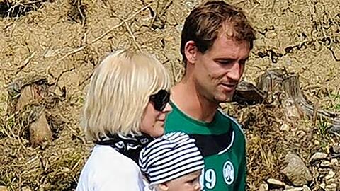 Der neue Kapitän: Thomas Kleine mit Freundin Natalie und Söhnchen Lenn (acht Monate).