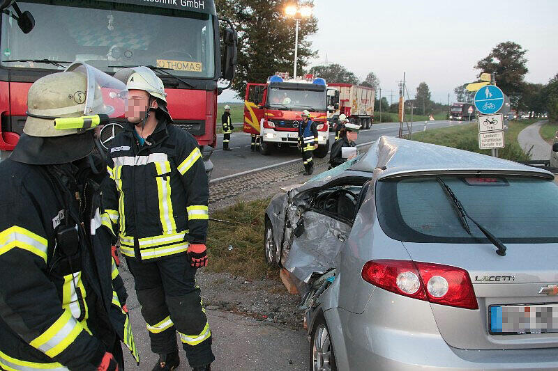 Auf der B12 bei Birkach kam es am Donnerstagmorgen zu einem schweren Verkehrsunfall mit tödlichen Folgen.