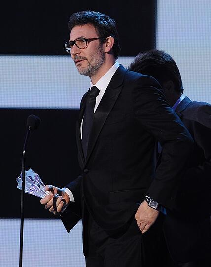 Der große Gewinner bei den "Critics Choice Movie Awards": Der französische Stummfilm "The Artist" wurde in der Kategorie "Bester Film" ausgezeichnet. Regiseur Michel Hazanavicius nimmt seinen Preis gerne entgegen.