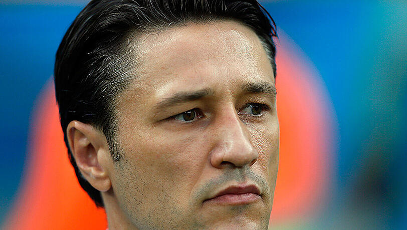 Niko Kovac, der Trainer der kroatischen Fußball-Nationalmannschaft, wurde von Hooligans attackiert. Niko Kovac, der Trainer der kroatischen Fußball-Nationalmannschaft, wurde von Hooligans attackiert.
