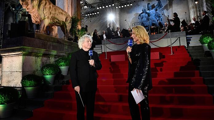 Sir Simon Rattle und Maria Furtwängler beim kurzen Vorgespräch zum zweiten Teil.