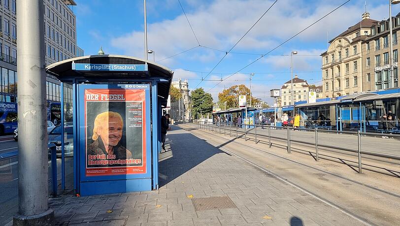 In München haben Aktivisten falsche Werbung mit Thomas Gottschalk auf dem Cover verbreitet. In München haben Aktivisten falsche Werbung mit Thomas Gottschalk auf dem Cover verbreitet.