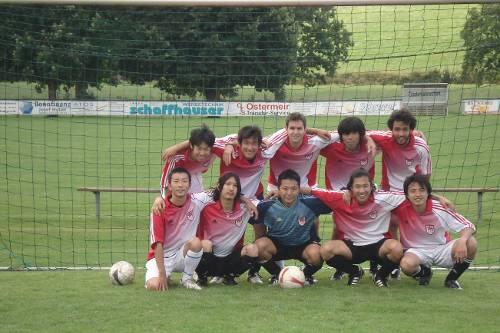 Der 1. FC 05 Japan. Mohammed Malek (stehend, ganz rechts) ist Manager der Japaner.
