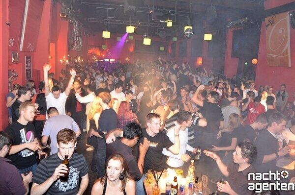 12 Jahre Nachtgalerie: Malle live vs Party Pornös (Samstag 3.12. 2011).
Noch mehr Fotos sehen sie unter: www.nachtagenten.de.