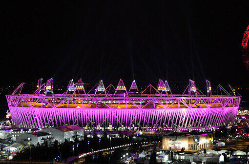 Die Feuerwerke funkelten, die Show faszinierte und ganz London war in Aufruhr: Am Freitagabend wurden die Olympischen Spiele 2012 mit viel Bombast eröffnet.