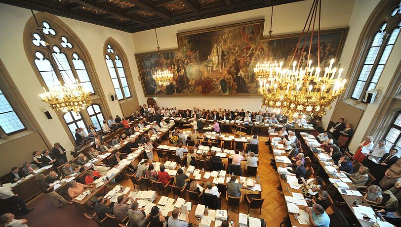 Der Münchner Stadtrat macht fraktionsübergreifend mobil gegen die Partei „Die Freiheit“ – diese wird vom bayerischen Verfassungsschutz beobachtet. In einer gemeinsamen Erklärung vom Montag werfen Bayernpartei, Grüne, CSU, Linke, FDP, Freie Wähler, ödp, Rosa Liste und SPD der Gruppierung vor, Stimmung gegen die in München lebenden Muslime zu machen. Der Münchner Stadtrat macht fraktionsübergreifend mobil gegen die Partei „Die Freiheit“ – diese wird vom bayerischen Verfassungsschutz beobachtet. In einer gemeinsamen Erklärung vom Montag werfen Bayernpartei, Grüne, CSU, Linke, FDP, Freie Wähler, ödp, Rosa Liste und SPD der Gruppierung vor, Stimmung gegen die in München lebenden Muslime zu machen.