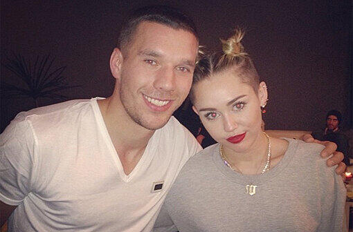 Lukas Podolski und Miley Cyrus bei "Wetten, dass..?"