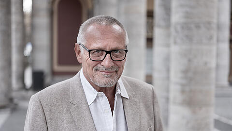 "Ich habe nicht nur für die Süchtigen immer ein Herz gehabt, sondern auch für die Seitlich-Umgeknickten, die Nicht-Perfekten", sagt der Poet und Liedermacher Konstantin Wecker.