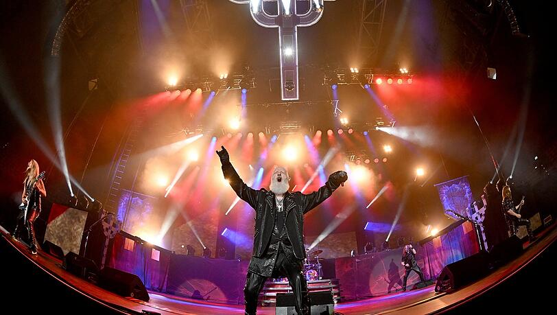 Judas-Priest-Sänger Rob Halford in der Olympiahalle in München. Judas-Priest-Sänger Rob Halford in der Olympiahalle in München.