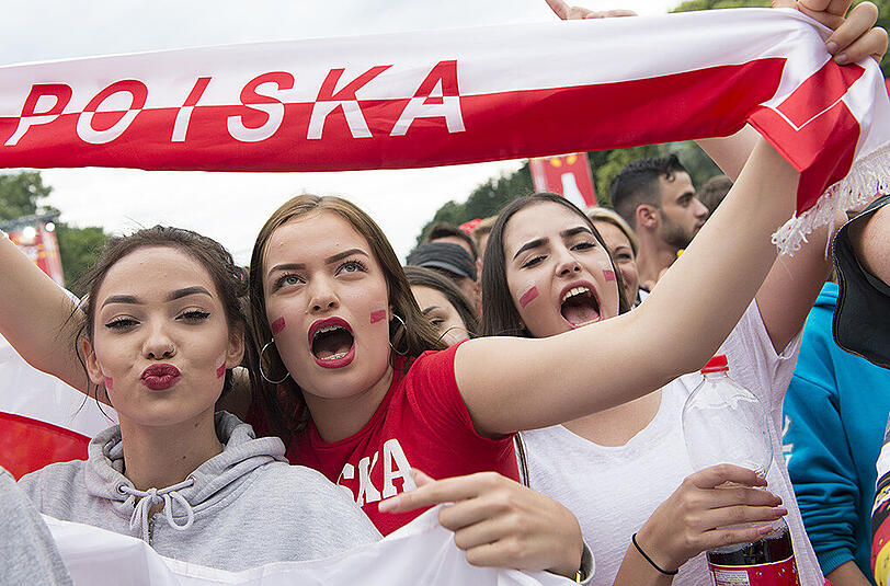 Es gibt nicht nur das hässliche Fan-Gesicht dieser Euro 2016. Sondern auch das schöne und kuriose. Sehen Sie hier die Bilder in unserer Galerie.
