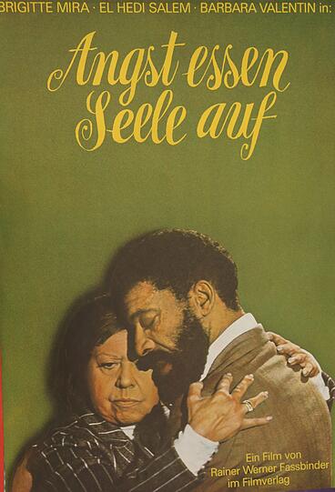 1974:Ein Klassiker des deutschen Kinos. In Rainer Werner Fassbinders "Angst essen Seele auf", sah man Brigitte Mira als alte Witwe und Putzfrau, die sich in einen 20 Jahre jüngeren marokkanischen Gastarbeiter verliebt.