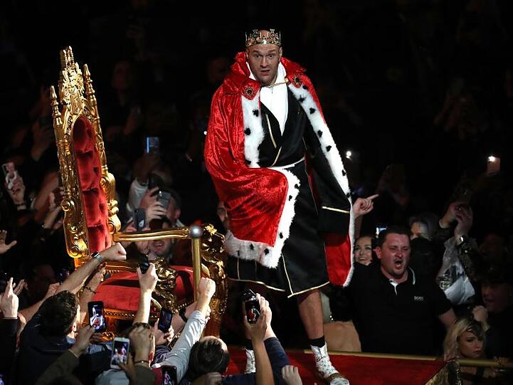 Schon der Auftritt von Tyson Fury vor dem Kampf war majestätisch.