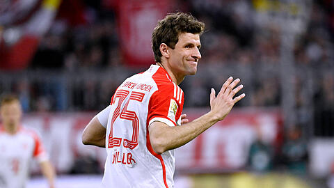 Adieu, Meisterschale! Thomas Müller muss sich durch die Niederlage gegen Dortmund wohl endgültig vom Titel in der Bundesliga verabschieden.