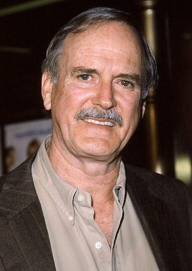 Dem Monty-Python-Star John Cleese liegen Affen besonders am Herzen, setzt sich seit langem für bedrohte Affenarten ein und drehte auch schon einen Dokumentarfilm über sie.
