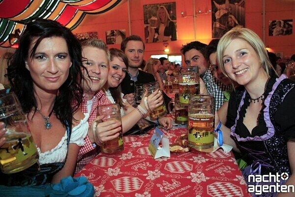 Dirndl, Lederhosen und viel Spaß: Die Party "Tracht und Pracht" am Samstag im Hippodrom auf der Theresienwiese. Mehr Bilder unter: www.nachtagenten.de.