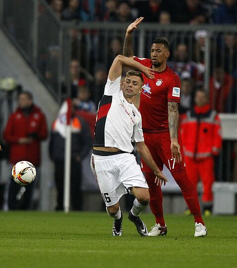 Jerome Boateng, Note 4: Die Autorität in der Bayern-Abwehr wurde von den flinken und mutigen Schanzern überrascht. Boateng sah nicht immer souverän aus gegen Leckie, Lex und Hinterseer. Dann aber mit dem tollen Pass vor Lewandowskis 1:0 (65.).