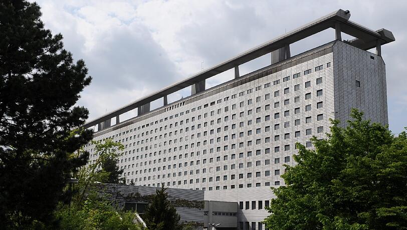 Das Klinikum Großhadern: Hier soll eine Geburtshelferin mehreren hochschwangeren Frauen absichtlich falsche Medikamente gegeben haben, um sie zu töten. Das Klinikum Großhadern: Hier soll eine Geburtshelferin mehreren hochschwangeren Frauen absichtlich falsche Medikamente gegeben haben, um sie zu töten.
