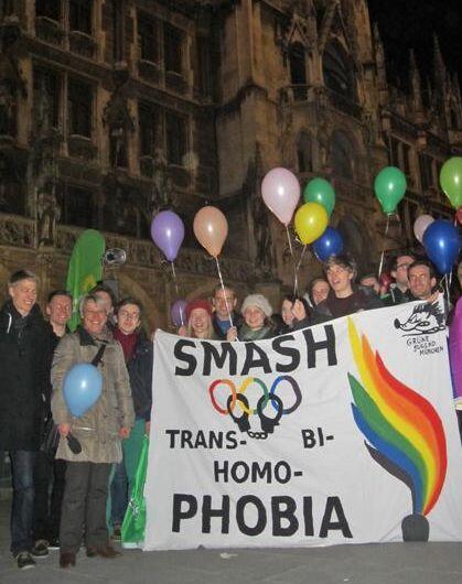 Gegen "Stussland" und Homophobie: Die Demonstration auf dem Marienplatz.
