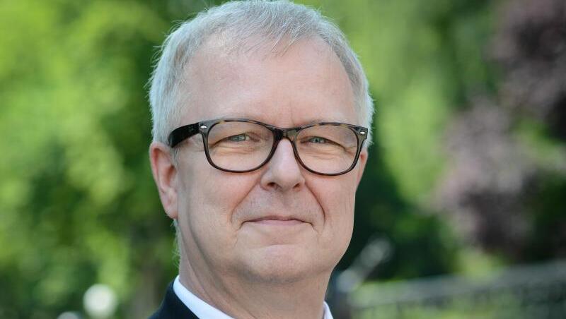 Peter Emmerich prägte drei Jahrzehnte lang prägte er die Öffentlichkeitsarbeit der Richard-Wagner-Festspiele. Peter Emmerich prägte drei Jahrzehnte lang prägte er die Öffentlichkeitsarbeit der Richard-Wagner-Festspiele.