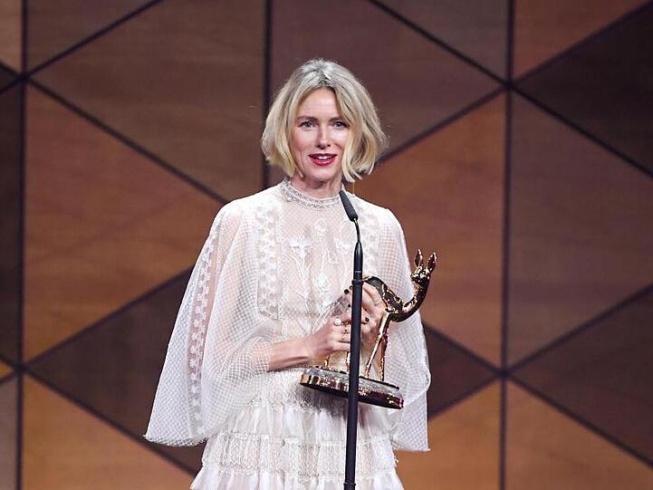 Naomi Watts erhält einen Bambi in der Kategorie "Schauspielerin International".