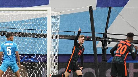 Chelseas Torschütze Timo Werner (M) jubelt nach dem Führungstreffer seiner Mannschaft.