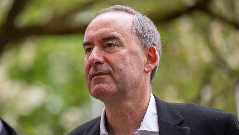 Freie-W&auml;hler-Chef Hubert Aiwanger kann sich eine engere Kooperation mit der Union im Bund vorstellen. (Archivbild)