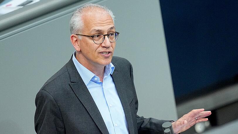 Tarek Al-Wazir (Bündnis90/Die Grünen). Tarek Al-Wazir (Bündnis90/Die Grünen).