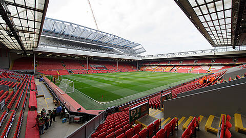 Ein Tempel des Fußballs: an der Anfield Road in Liverpool geht es für Hoffenheim um die Teilnahme an der Champions League.