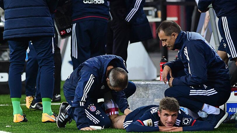 Thomas Müller: Note 2. Kurioser Kurzeinsatz: Kam nach dem Seitenwechsel für James, spielte sein Spiel, nutzte den Zufall für sich, legte die Murmel Tolisso &ndash; 1:0, danach mit Oberschenkelverletzung wieder raus (55.). Pech &ndash; aber effektiv.