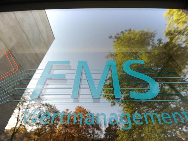 Der Schriftzug von FMS Wertmanagement, ist am Firmensitz in München (Bayern) zu sehen. Foto: Andreas Gebert/dpa/Archiv
