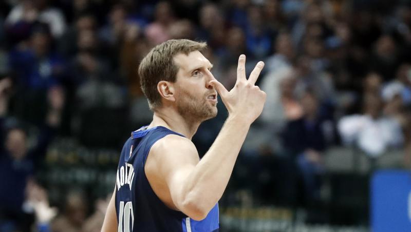 Dirk Nowitzki feiert einen Drei-Punkte-Treffer für die Dallas Mavericks. Dirk Nowitzki feiert einen Drei-Punkte-Treffer für die Dallas Mavericks.