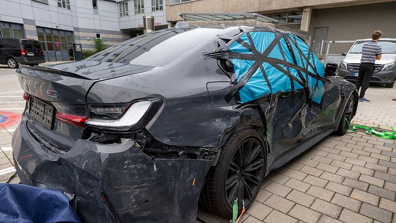 Das Tatfahrzeug wurde bei der Festnahme gerammt.