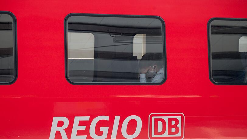 F&uuml;r die Bahnstrecke M&uuml;nchen - Regensburg - Hof wird ein neuer Betreiber f&uuml;r die Zeitspanne 2028 bis 2043 gesucht. Aktuell wird die Strecke von der DB Regio bedient. (Symbolbild)