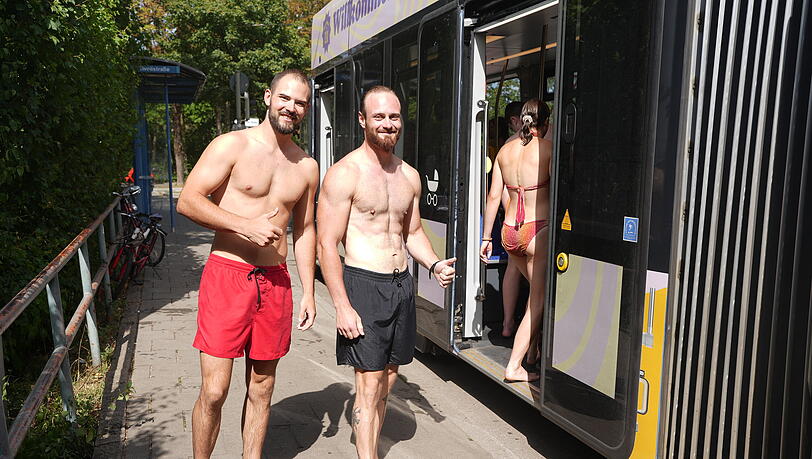 Luis (links) und André sind noch Neulinge im Eisbach, wissen aber sehr wohl von der dort fahrenden Tram. Luis (links) und André sind noch Neulinge im Eisbach, wissen aber sehr wohl von der dort fahrenden Tram.
