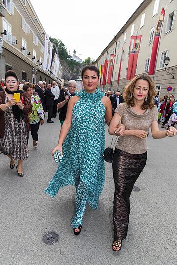 Anna Netrebko und Elena Zhidkova