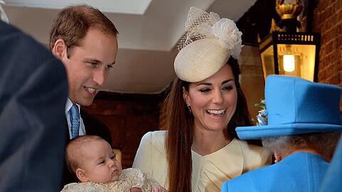 Royal-Baby George bei der Taufe: Jetzt bekommt er ein Geschwisterchen. Kate ist schwanger!
