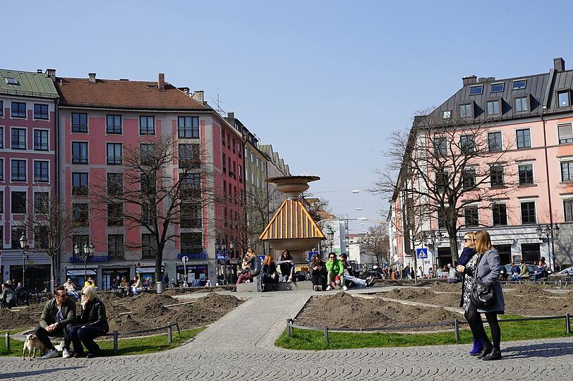Auch am Gärtnerplatz tummelten sich Hunderte Sonnenanbeter...