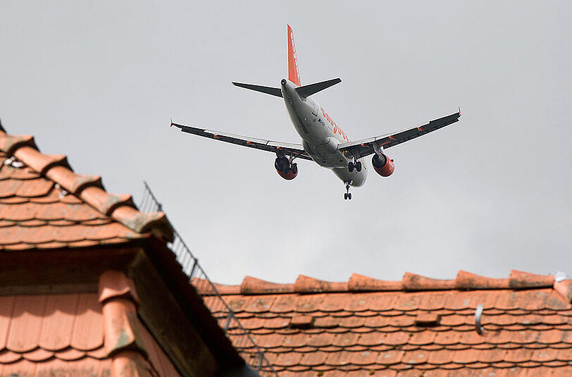 Kein Eröffnungsterminen für den Hauptstadtflughafen, aber immerhin hat der Lärmschutz Bestand.